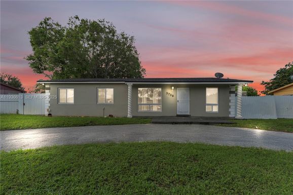 3738 NW 207th Dr, Miami Gardens FL 33055