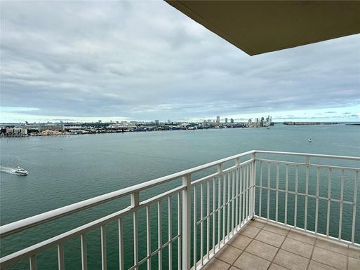 770 Claughton Island Dr # 15, Miami FL 33131