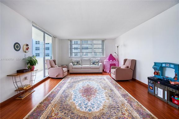 1833 S Ocean Dr # 902, Hallandale Beach FL 33009