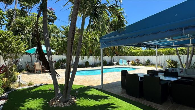 1611 71st St, Miami Beach FL 33141