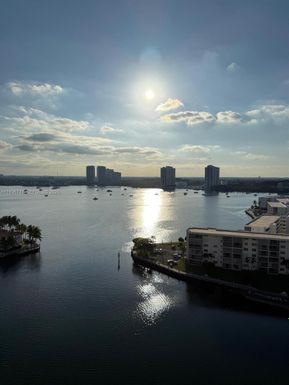 1000 W Island Blvd # 1710, Aventura FL 33160