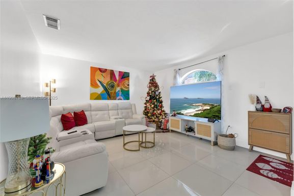 3725 SW 153rd Ct, Miami FL 33185