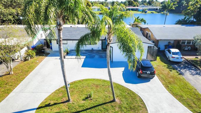 1511 NW 87th Way, Pembroke Pines FL 33024