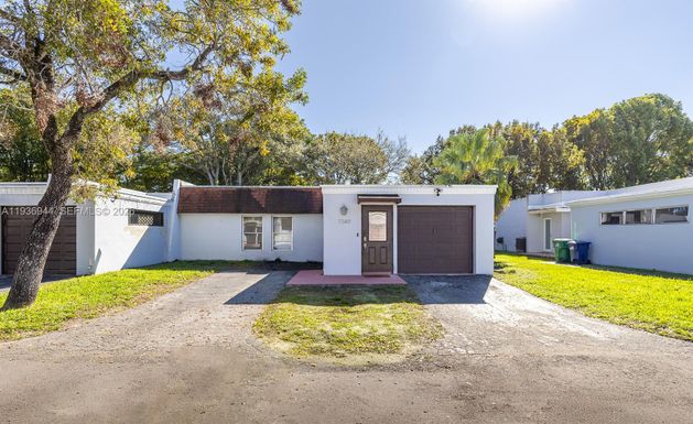 7349 Pine Valley Dr, Hialeah FL 33015