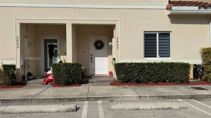 2805 NW 180th St, Miami Gardens FL 33056