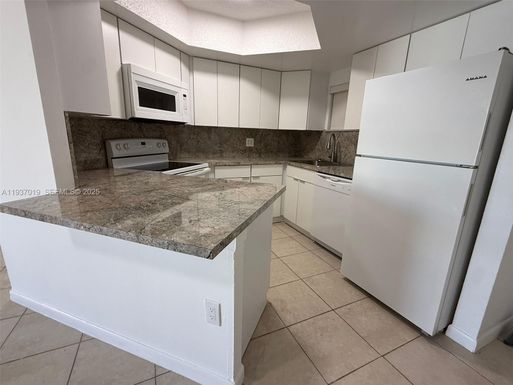 8343 Lake Dr # 405, Doral FL 33166