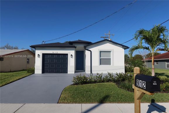 912 W 10th St, Riviera Beach FL 33404