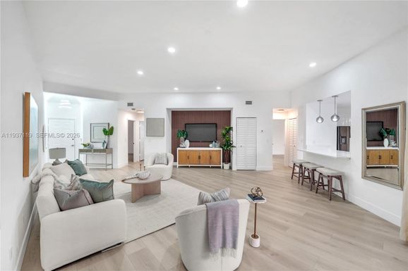 7472 La Paz Blvd # 306, Boca Raton FL 33433