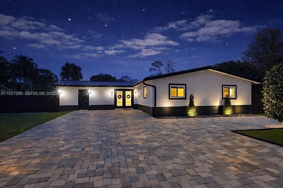 45 Akron Rd, Lake Worth FL 33467