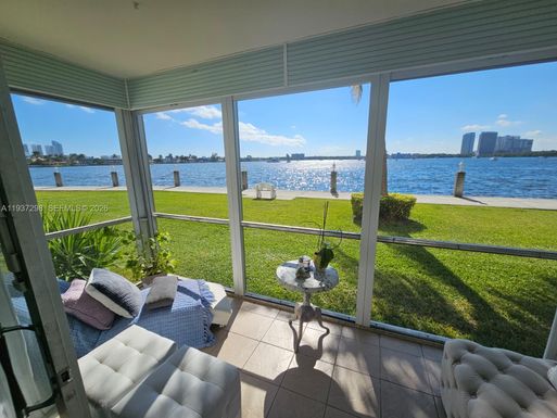 3000 Marcos Dr # P102, Aventura FL 33160