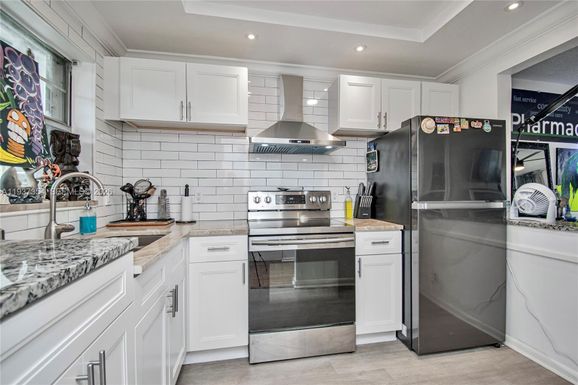 1638 Embassy Dr # 308, West Palm Beach FL 33401