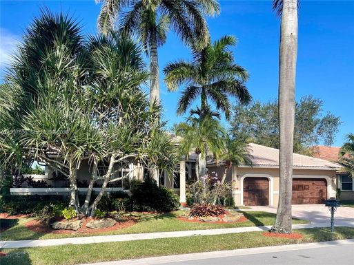 2579 Mayfair Ln, Weston FL 33327