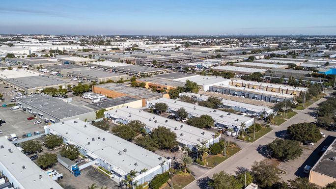 8285 NW 64th St # 5, Medley FL 33166