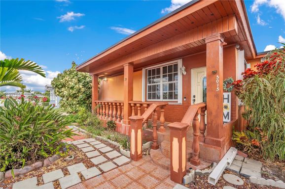 5015 E Palm Ct, Hialeah FL 33013