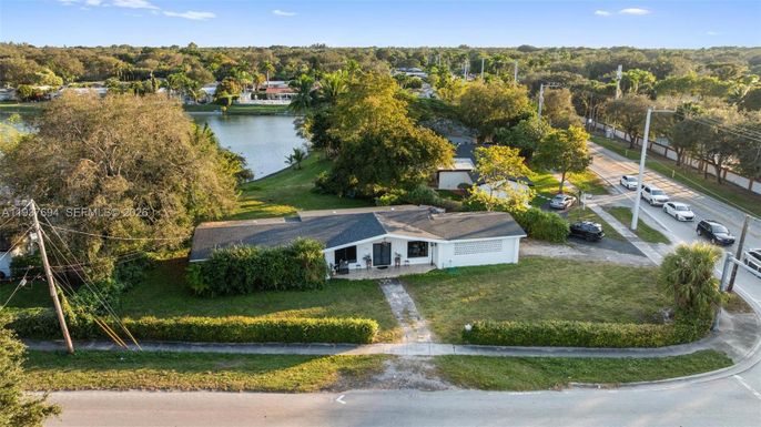 8690 SW 104th St, Miami FL 33156