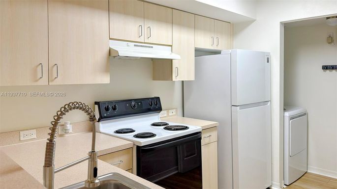 677 SW 111th Ave # 204, Pembroke Pines FL 33025