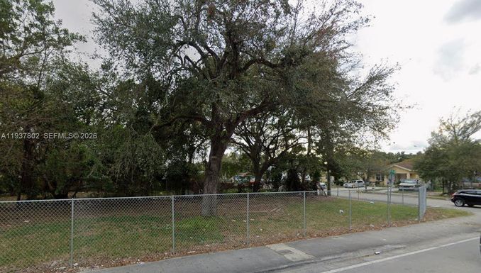 2226 NW 46th St, Miami FL 33142