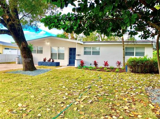 6671 Mckinley St, Hollywood FL 33024