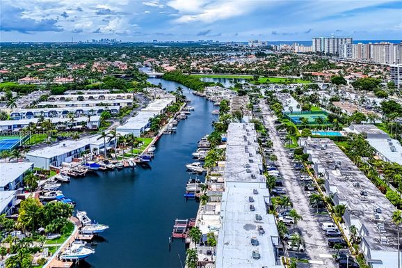 2500 Parkview Dr # 911, Hallandale Beach FL 33009