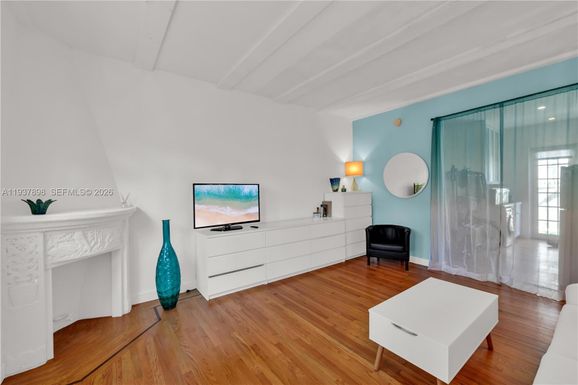 439 15th St # 2, Miami Beach FL 33139