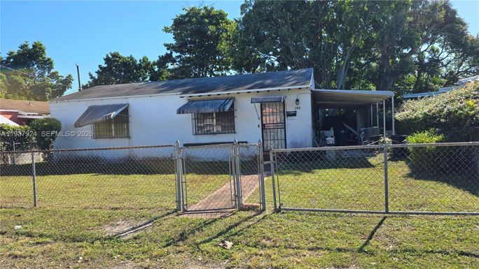 280 NW 101st St, Miami FL 33150