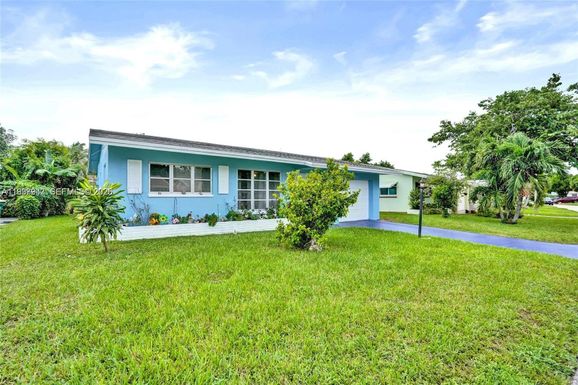 4914 NW 52nd Ct, Tamarac FL 33319