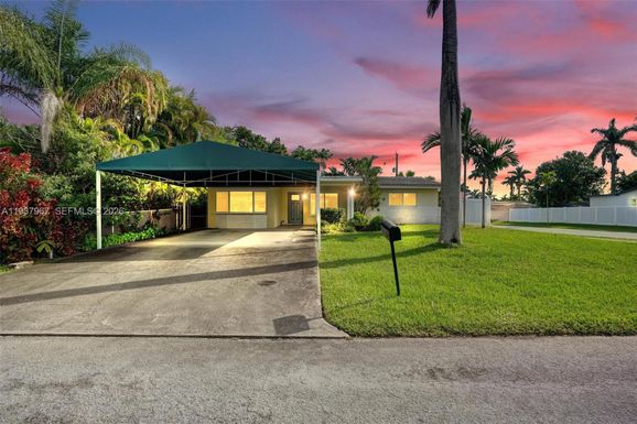 2209 N 15th Ave, Hollywood FL 33020