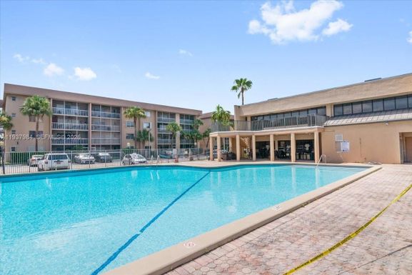 17000 NW 67th Ave # 347, Hialeah FL 33015