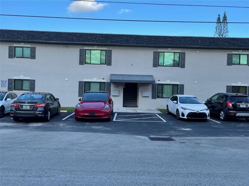 7390 NW 38th St # 3, Davie FL 33024