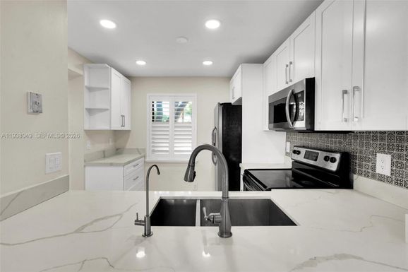 10401 W Broward Blvd # 205, Plantation FL 33324