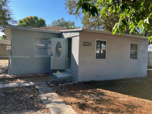 2226 NW 98th St, Miami FL 33147