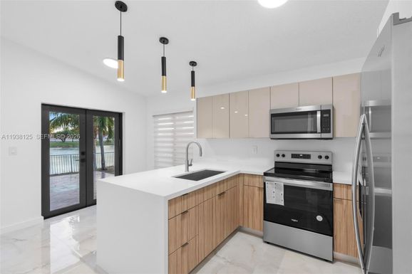 8340 NW 193rd Ln, Hialeah FL 33015