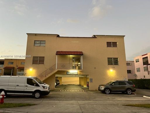1305 W 53rd St # 305, Hialeah FL 33012