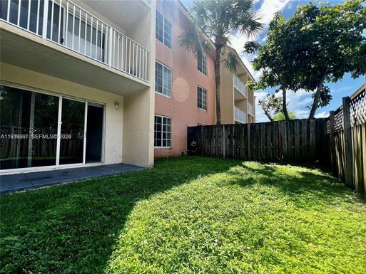 5201 Geneva Way # 109, Doral FL 33166