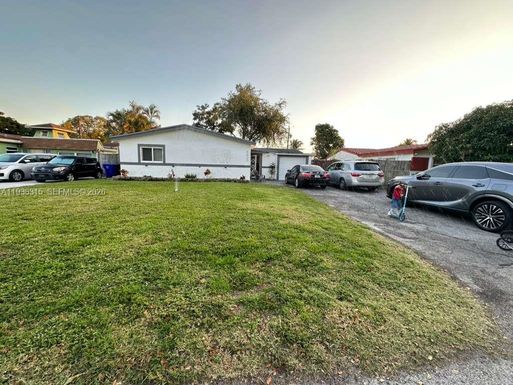 6620 Custer St, Hollywood FL 33024