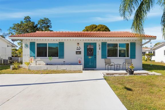 5723 NW 87th Ave, Tamarac FL 33321