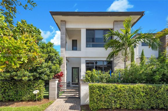 8279 NW 43rd St, Doral FL 33166