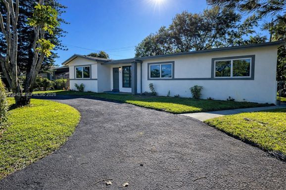 740 NE 181st St, Miami FL 33162