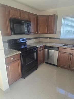 451 S 19th Ave # 8, Hollywood FL 33020