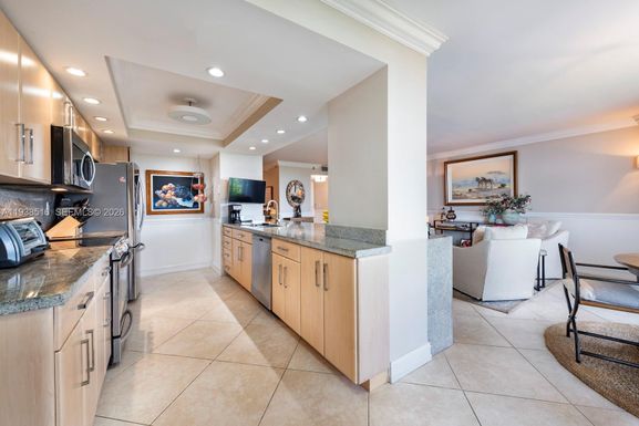 4000 Towerside Ter # 1005, Miami FL 33138