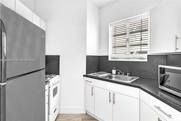 3920 Garden Ave # 14, Miami Beach FL 33140