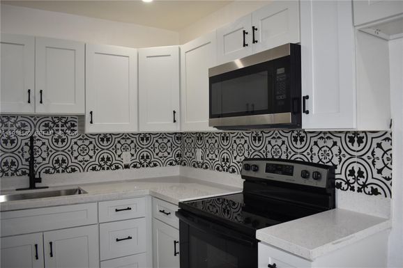 900 NW 8th Ave # 1, Pompano Beach FL 33060