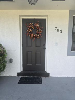 780 W 74th Pl, Hialeah FL 33014