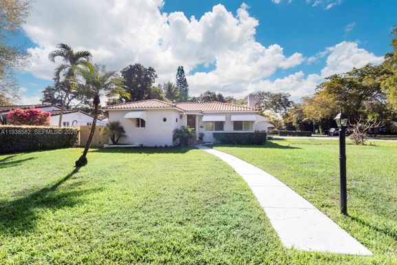 1000 NE 116th St, Biscayne Park FL 33161