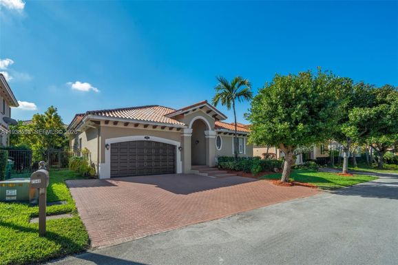 7548 SW 190th St, Cutler Bay FL 33157