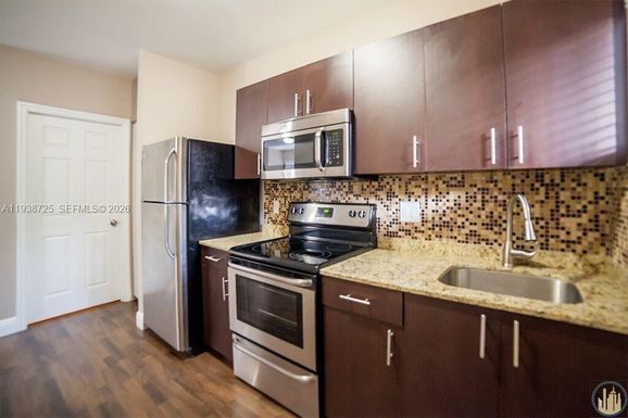 1752 NW 1st St # 2A, Miami FL 33125