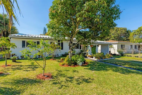 1522 NE 148th St, Miami FL 33161