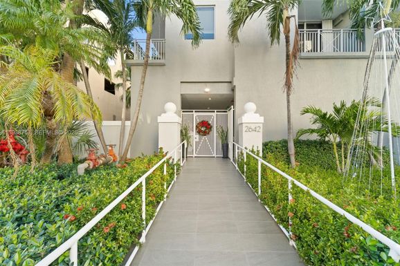 2642 Collins Ave # 309, Miami Beach FL 33140
