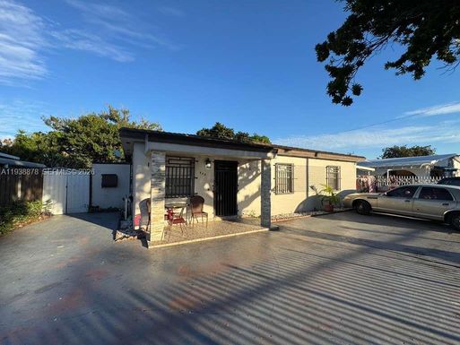 825 E 9th Ln, Hialeah FL 33010