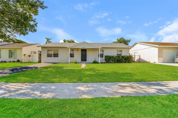 7872 SW 4th Pl, North Lauderdale FL 33068